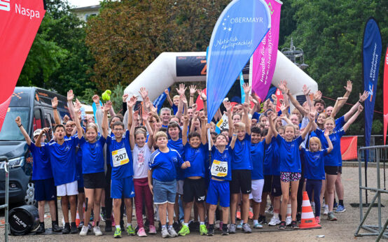 Zieleinlauf der Obermayr Europa Schule beim 25-Stunden-Lauf