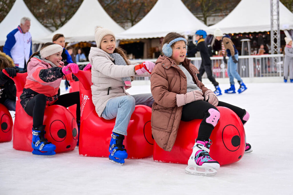 Spaß auf der Eisbahn dominiert.
