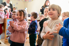 Weihnachtsfeier der 3- bis 5-Jährigen im Obermayr Rosenkindergarten.