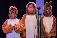 Die Schüler der 3. Klasse der Grundschule Bierstadter Straße führen das mini-Musica „Der Zeitenmann\" auf.