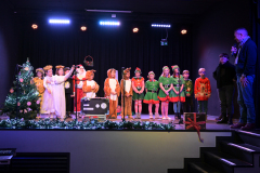 Die Schüler der 3. Klasse der Grundschule Bierstadter Straße führen das mini-Musica „Der Zeitenmann\" auf.