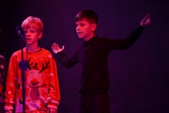 Die Schüler der 3. Klasse der Grundschule Bierstadter Straße führen das mini-Musica „Der Zeitenmann\" auf.