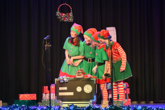 Die Schüler der 3. Klasse der Grundschule Bierstadter Straße führen das mini-Musica „Der Zeitenmann\" auf.