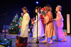 Die Schüler der 3. Klasse der Grundschule Bierstadter Straße führen das mini-Musica „Der Zeitenmann\" auf.