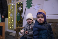 Weihnachtsfeier in der Musischen Kita im Nerotal mit kleine Weihnachtsbasar.