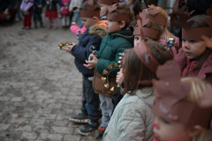 Weihnachtsfeier in der Musischen Kita im Nerotal mit kleine Weihnachtsbasar.