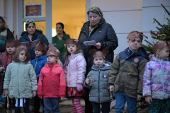 Weihnachtsfeier in der Musischen Kita im Nerotal mit kleine Weihnachtsbasar.