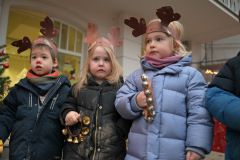 Weihnachtsfeier in der Musischen Kita im Nerotal mit kleine Weihnachtsbasar.