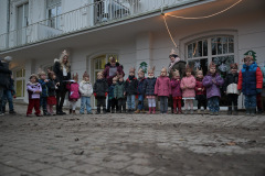 Weihnachtsfeier in der Musischen Kita im Nerotal mit kleine Weihnachtsbasar.