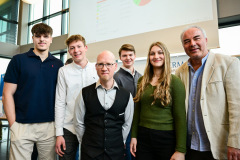 Podiumsdiskussion zur OB-Wahl 2025 am 9. März in der Mensa der Obermayr Europa-Schule.