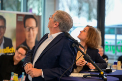 Podiumsdiskussion zur OB-Wahl 2025 am 9. März in der Mensa der Obermayr Europa-Schule.