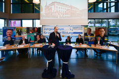 Podiumsdiskussion zur OB-Wahl 2025 am 9. März in der Mensa der Obermayr Europa-Schule.