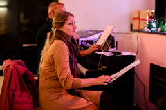 Lisa Rau half immer wieder von unten aus und spielte aus dem off sogar selbst mit.