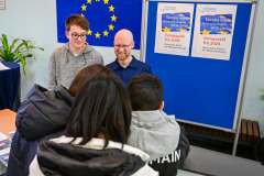 Lehrkräfte am Infostand zur Europawahl am Campus Erbenheim