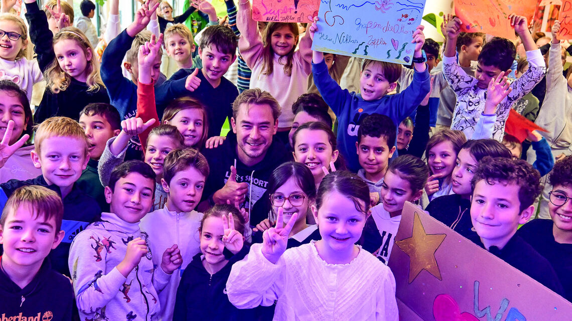 Niklas Löffler beim Vorlesetag in der Grundschule Stauferland.