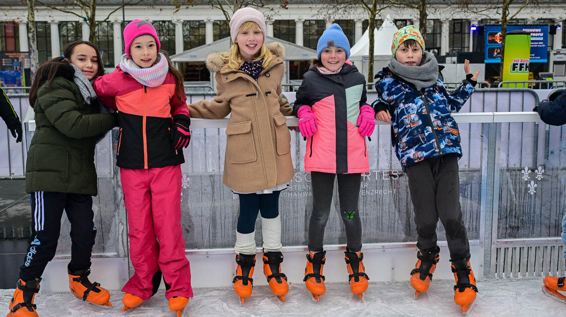 Schülerinnen der 2ten Klassen der Obermayr Europa Schul beim Eislaufen