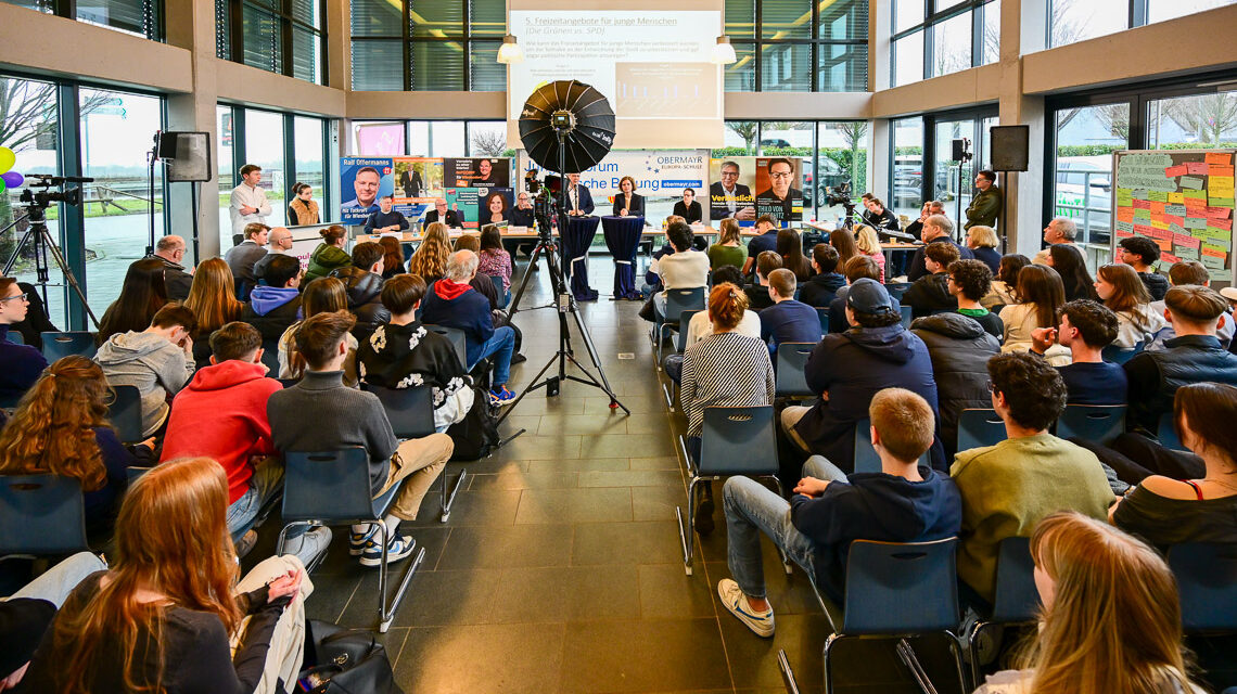 Podiumsdiskussion in der Obermayr Europa-Schule zur OB-Wahl 2025.