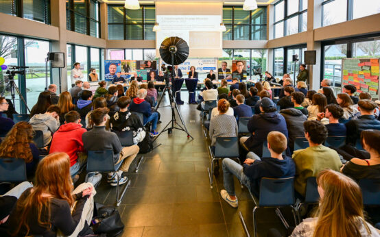 Podiumsdiskussion in der Obermayr Europa-Schule zur OB-Wahl 2025.