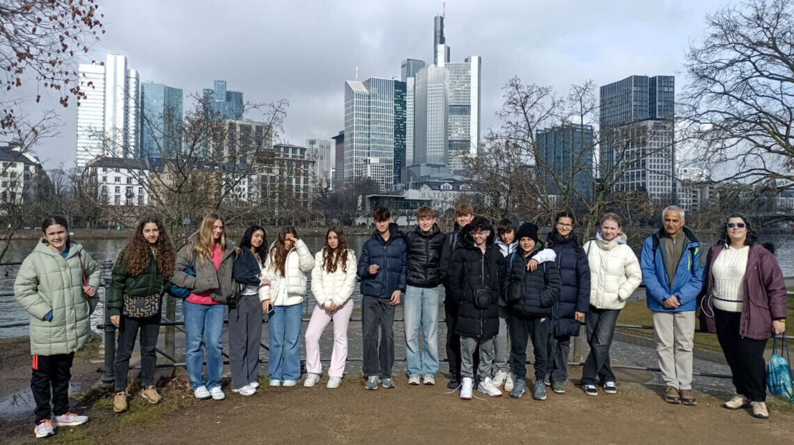 Schüler aus Heraklion zu Besuch an der International School Schwalbach: Ausflug nach Schwalbach.