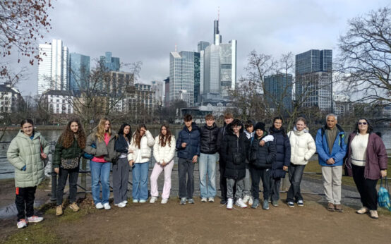 Schüler aus Heraklion zu Besuch an der International School Schwalbach: Ausflug nach Schwalbach.