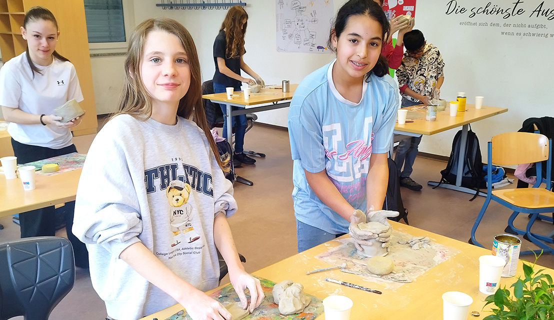 Töpferworkshop an der Obermayr Europa-Schule Rüsselsheim