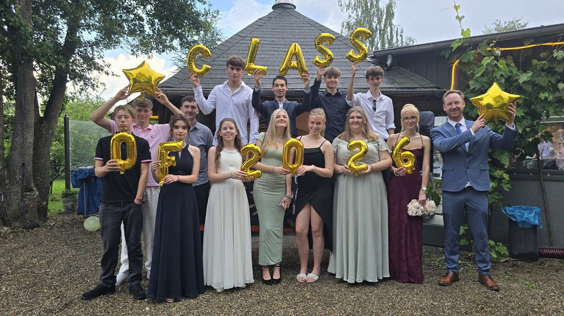 Abschlussklasse 10 R des Campus Neuhof