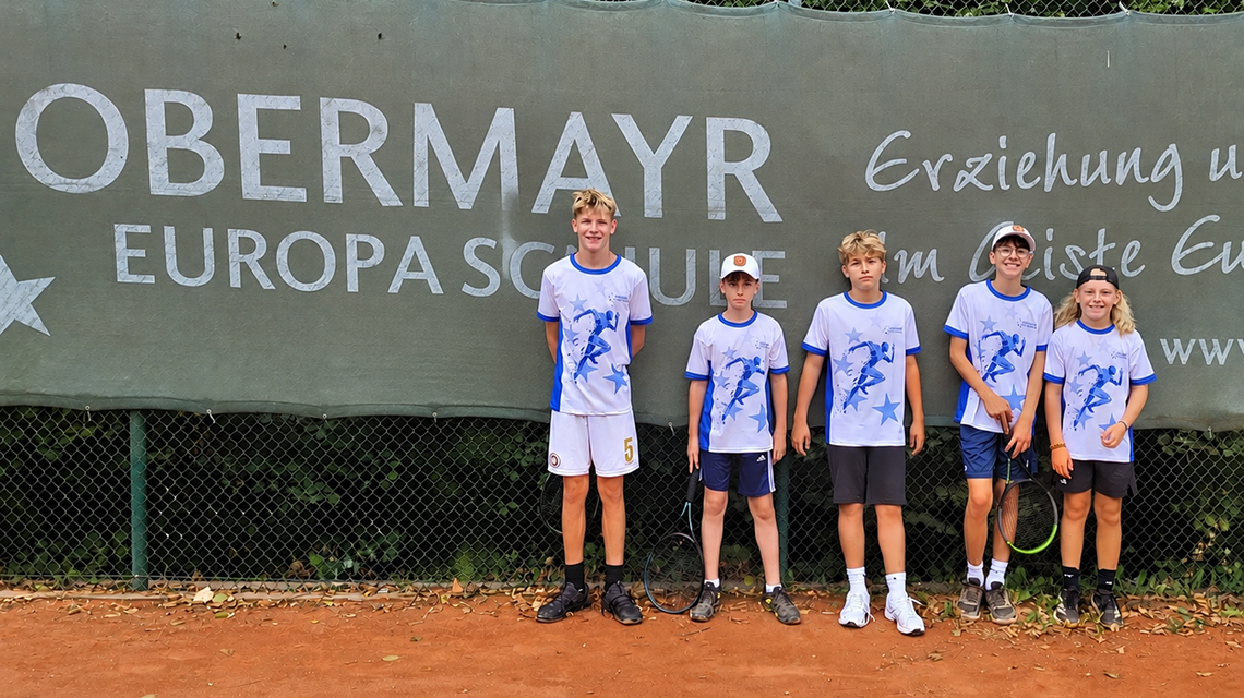 Erfolgreich im Tennis: U16-Jungen des Campus Neuhof